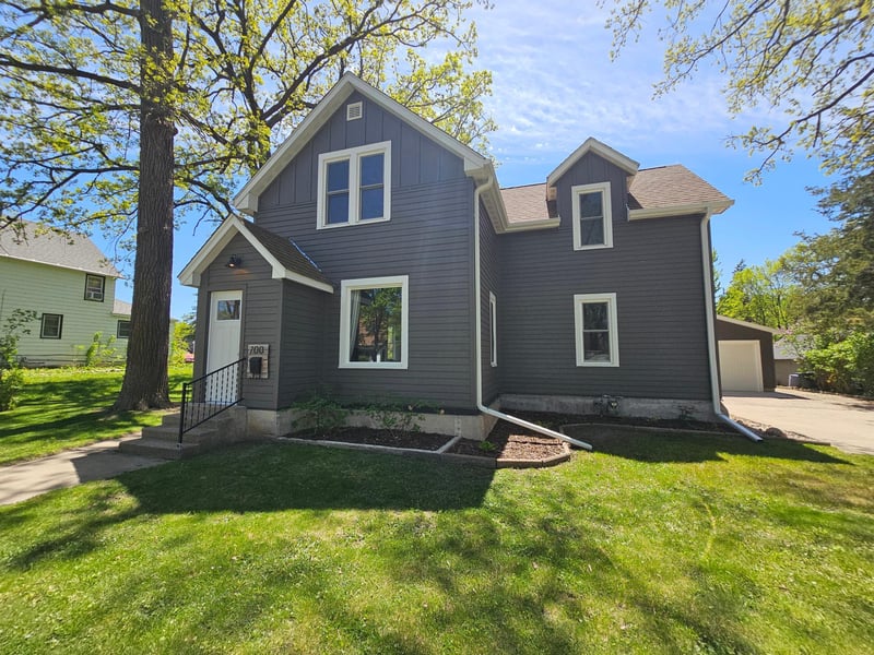 700 2nd Ave SW, Hutchinson, MN 55350