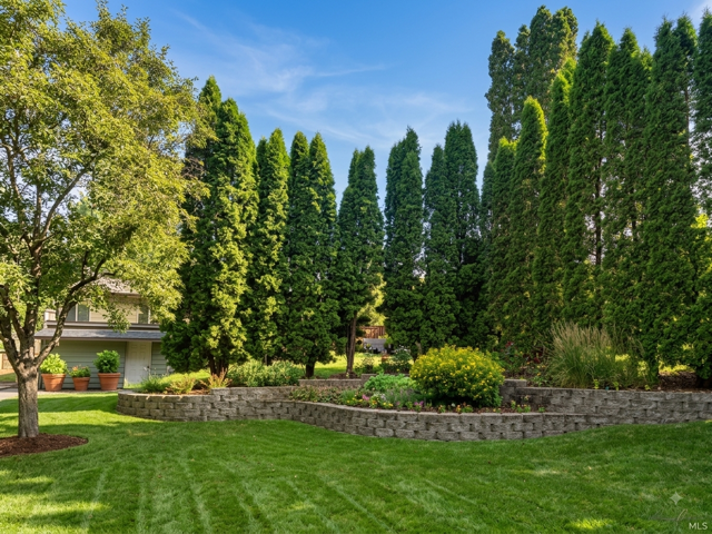 12810 Lone Oak Dr, Minnetonka, MN 55305