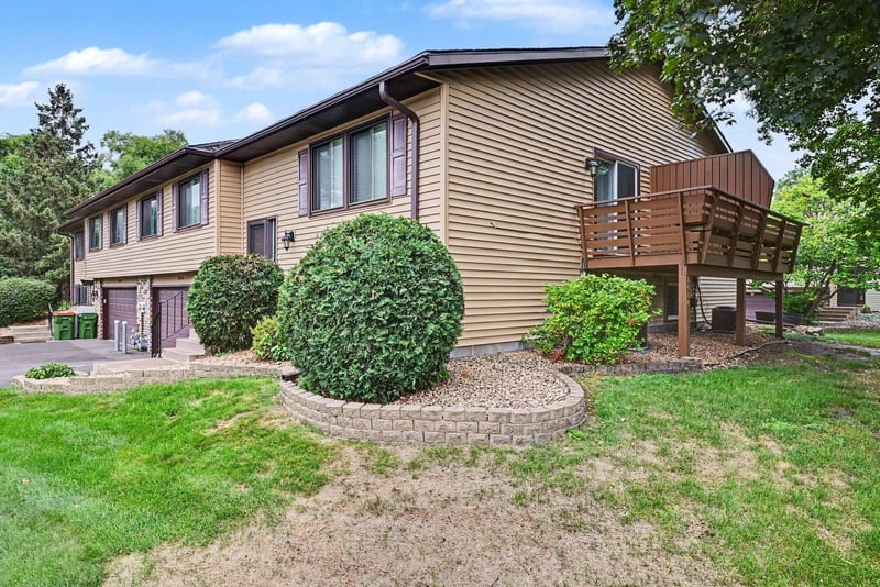 1086 122nd Ave NE, Blaine, MN 55434