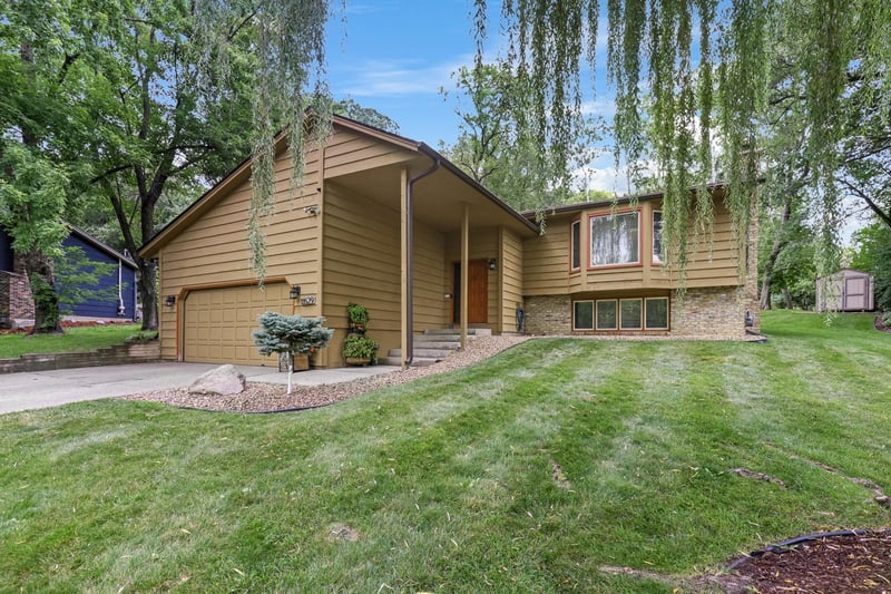 13529 1st Ave S, Burnsville, MN 55337