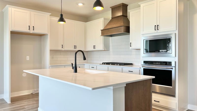 2141 Bluff Heights Dr, Shakopee, MN 55379