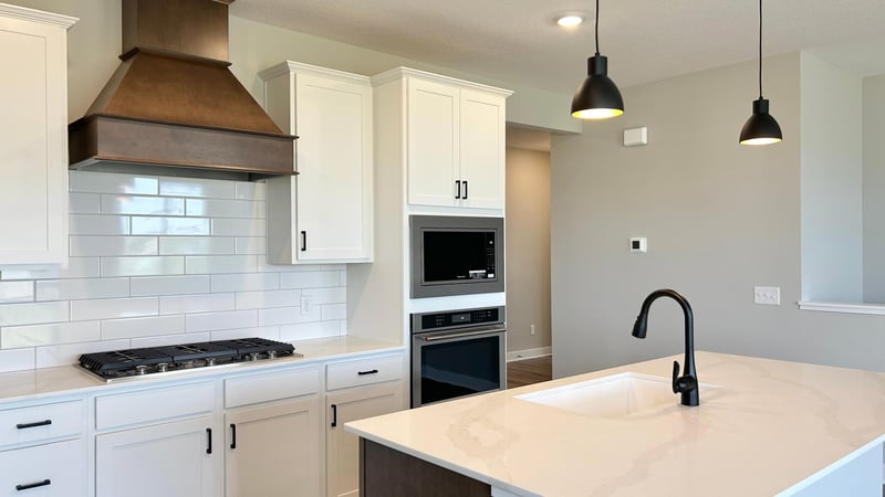 2141 Bluff Heights Dr, Shakopee, MN 55379