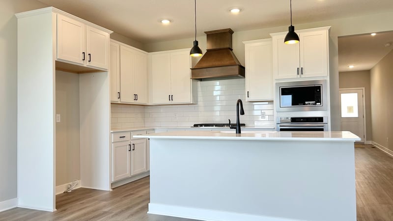 2141 Bluff Heights Dr, Shakopee, MN 55379