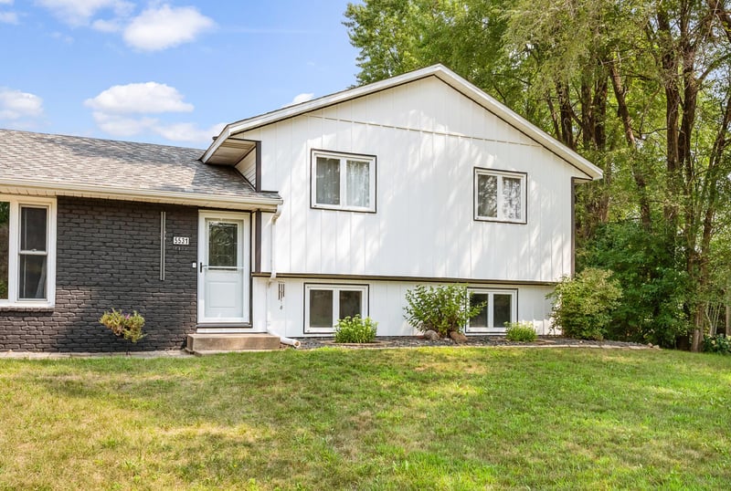 5531 128th St W, Apple Valley, MN 55124