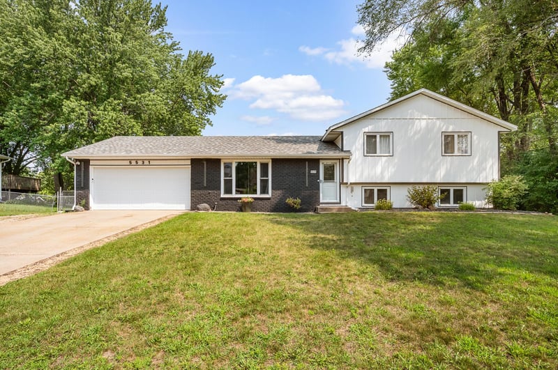 5531 128th St W, Apple Valley, MN 55124