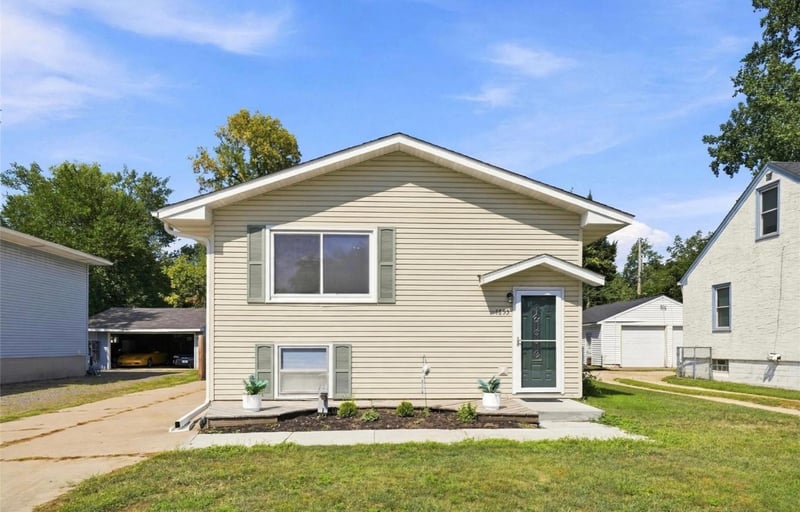 1893 Highway 96 E, White Bear Lake, MN 55110