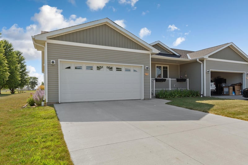 611 Mari Dean Blvd #6, Lake Crystal, MN 56055