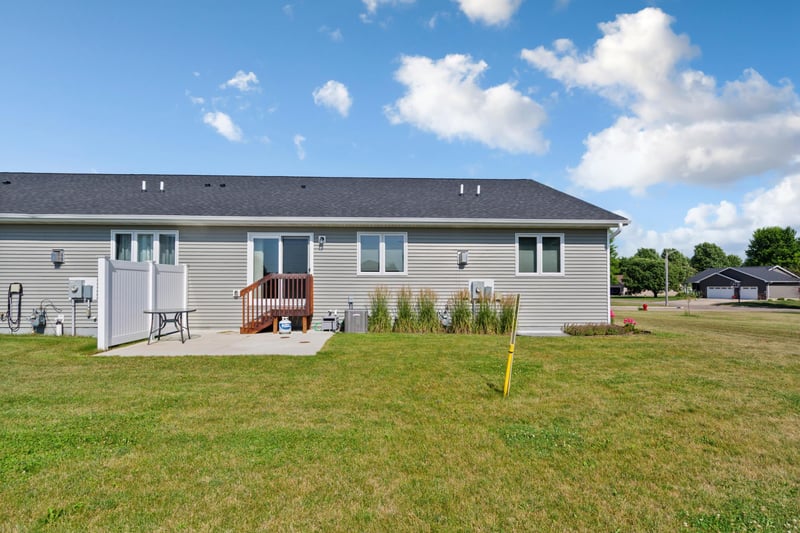 611 Mari Dean Blvd #6, Lake Crystal, MN 56055
