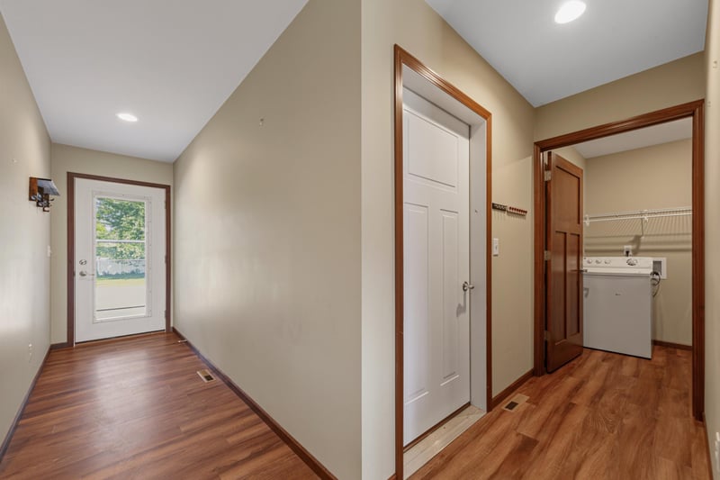611 Mari Dean Blvd #6, Lake Crystal, MN 56055