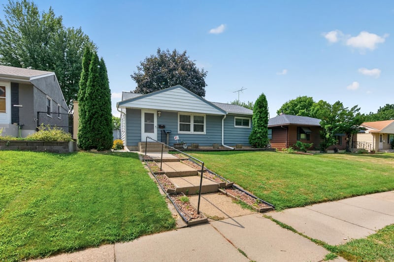 1586 Idaho Ave E, Saint Paul, MN 55106