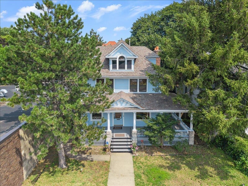 1033 Grand Ave, Saint Paul, MN 55105