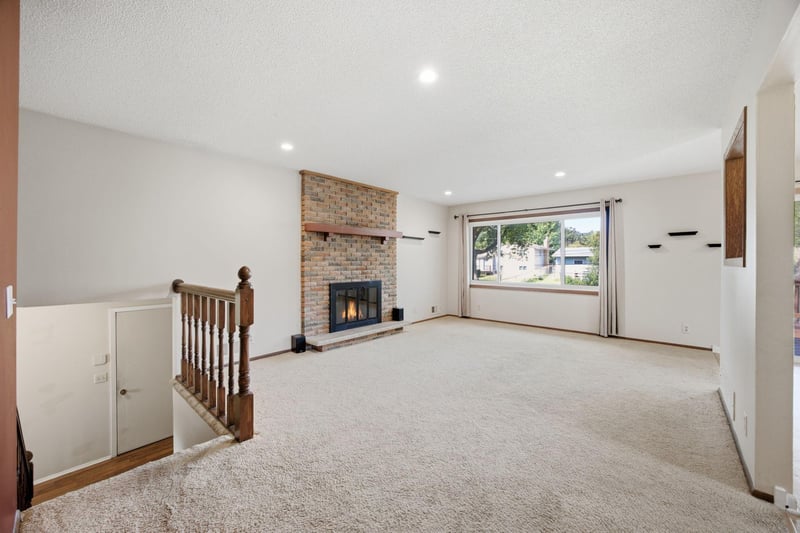 2370 Pleasant View Dr, New Brighton, MN 55112
