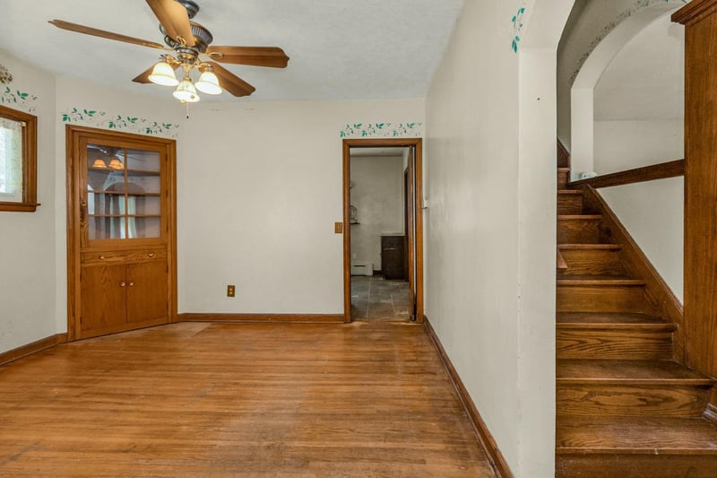 216 E 3rd St, Chaska, MN 55318