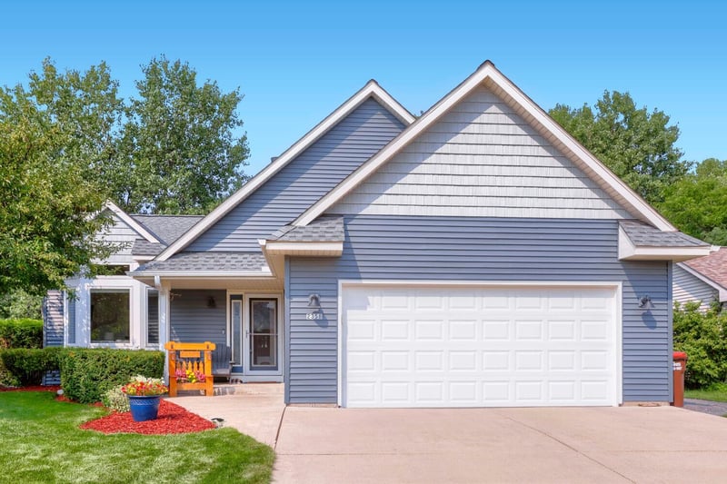 2358 Holly Ave N, Oakdale, MN 55128