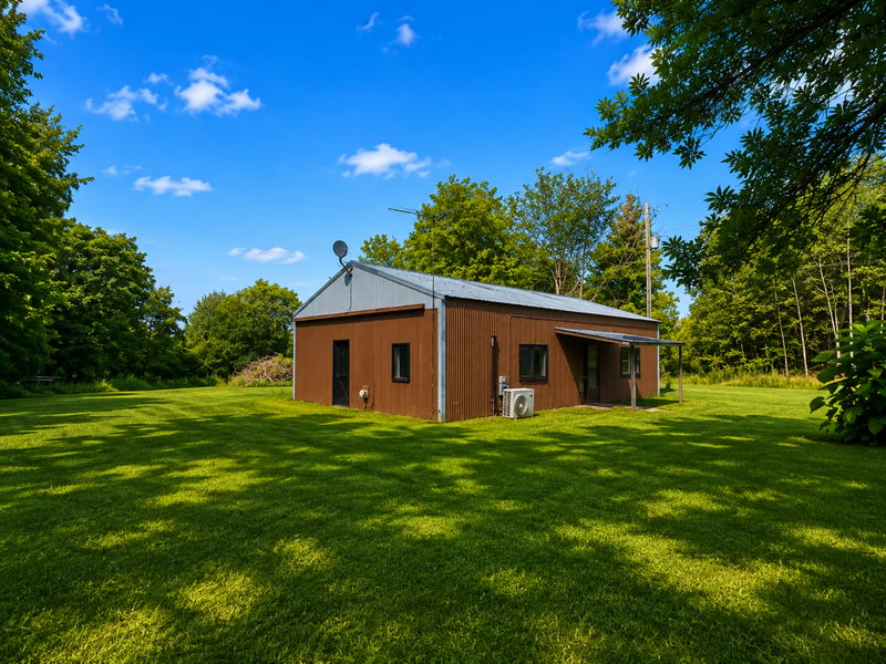 8996 Saint Croix Trl, North Branch, MN 55056