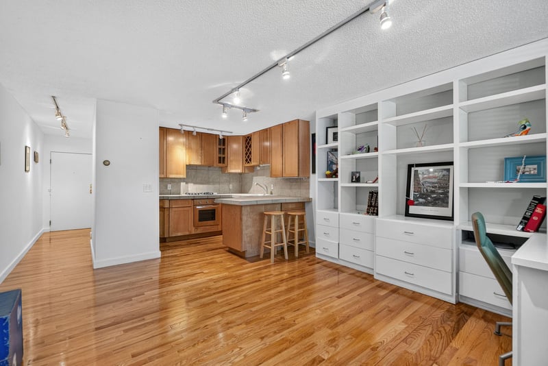 1912 Dupont Ave S #105, Minneapolis, MN 55403