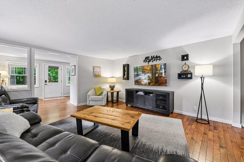 21175 Minnetonka Blvd, Shorewood, MN 55331
