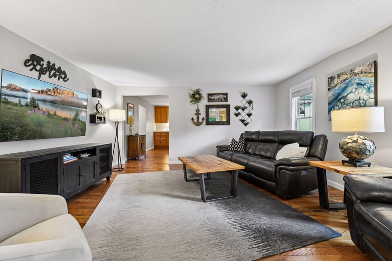 21175 Minnetonka Blvd, Shorewood, MN 55331