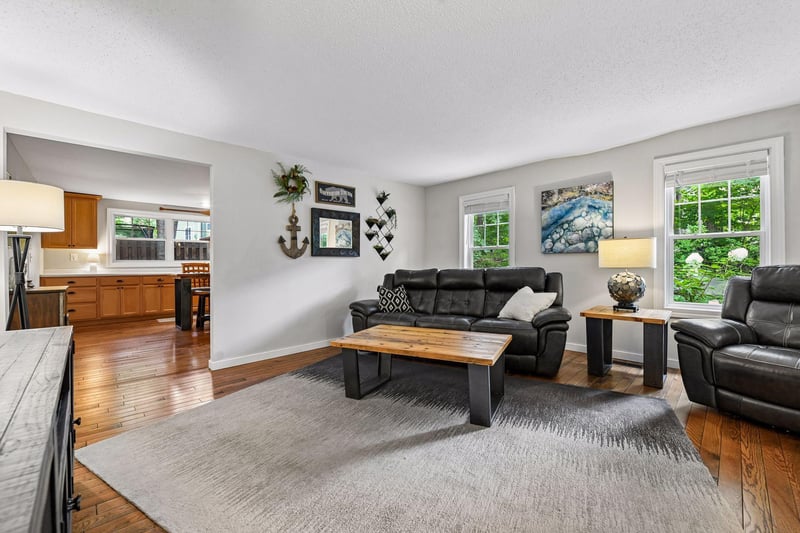 21175 Minnetonka Blvd, Shorewood, MN 55331