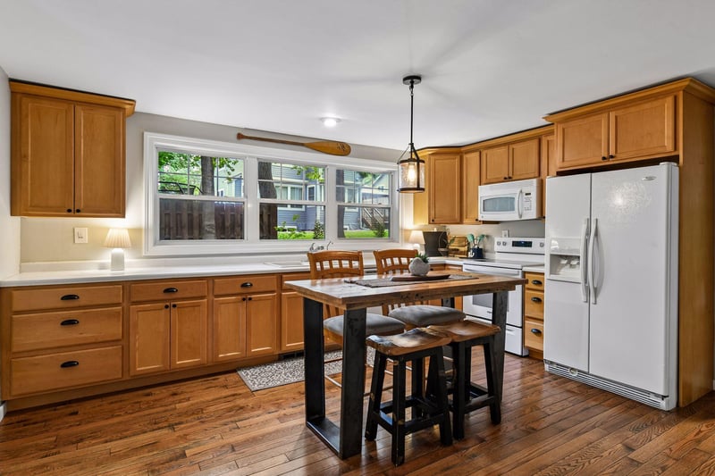 21175 Minnetonka Blvd, Shorewood, MN 55331