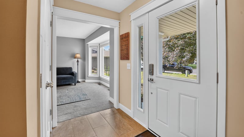 748 Windmill Ct, Eagan, MN 55123