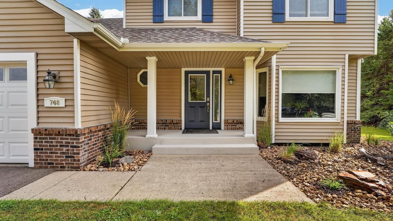 748 Windmill Ct, Eagan, MN 55123