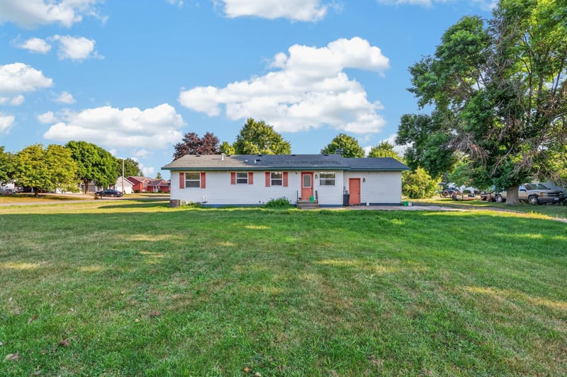 515 SW 9th St SW, Braham, MN 55006