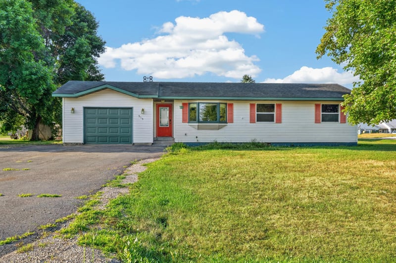 515 SW 9th St SW, Braham, MN 55006