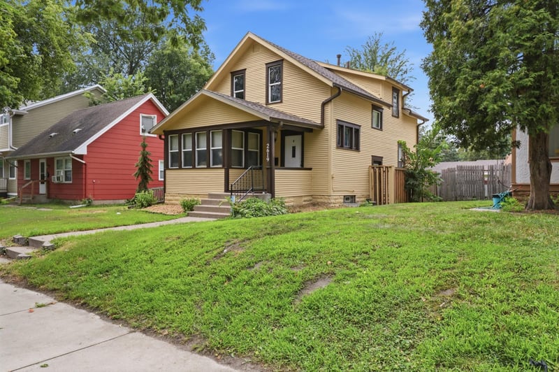 2619 James Ave N, Minneapolis, MN 55411
