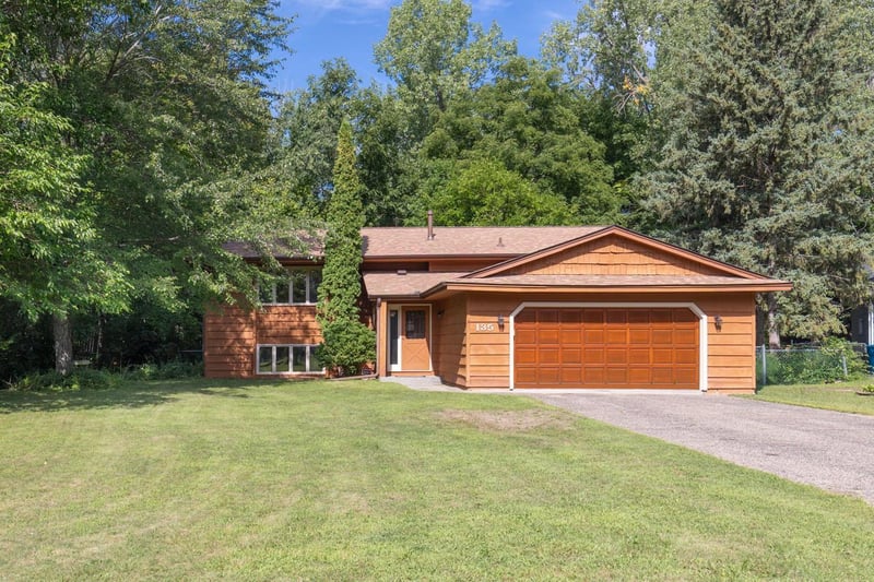 135 Pleasant Ln E, Excelsior, MN 55331