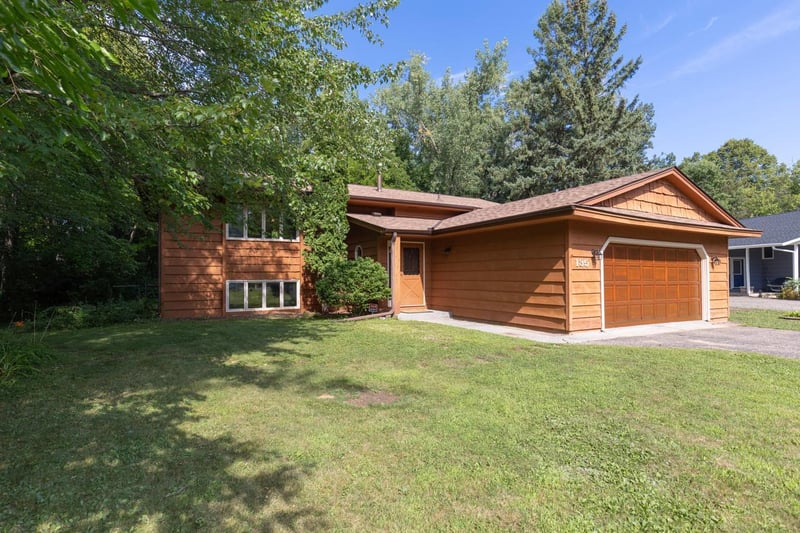 135 Pleasant Ln E, Excelsior, MN 55331