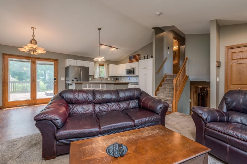 1114 Engesser Ln, Saint Peter, MN 56082