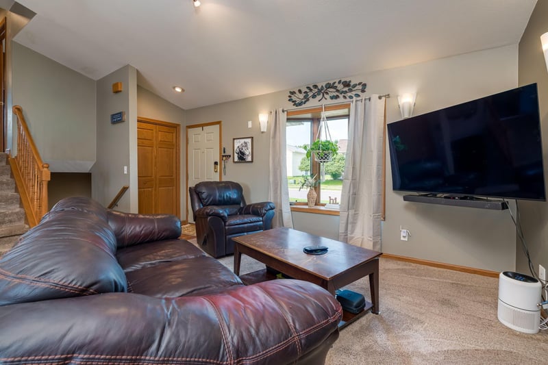 1114 Engesser Ln, Saint Peter, MN 56082