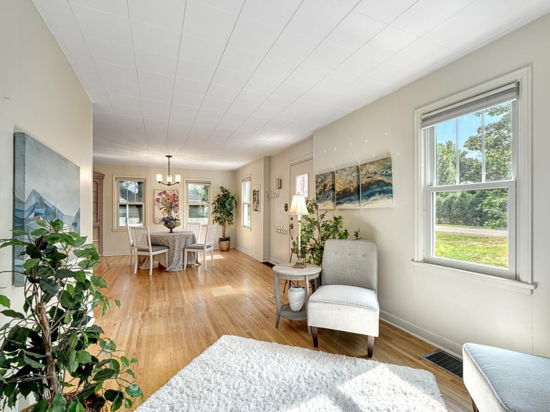 3176 New Brighton Rd, Arden Hills, MN 55112