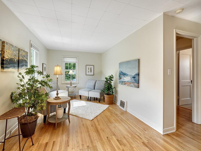 3176 New Brighton Rd, Arden Hills, MN 55112