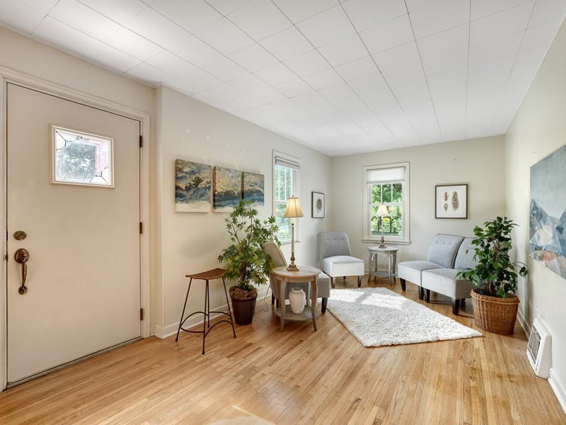 3176 New Brighton Rd, Arden Hills, MN 55112