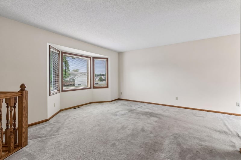 972 Pointe Way, Eagan, MN 55123