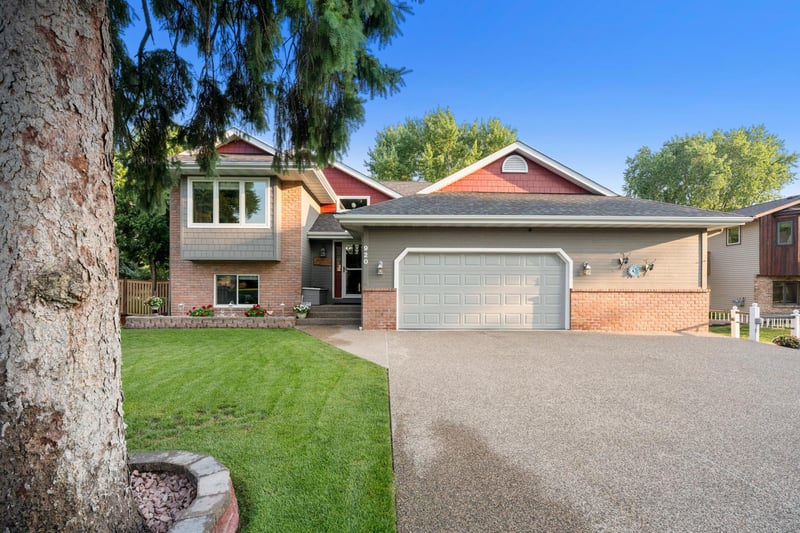 920 100th Ln NE, Blaine, MN 55434