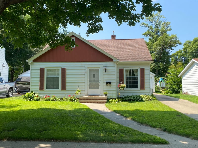 708 8th St SW, Willmar, MN 56201