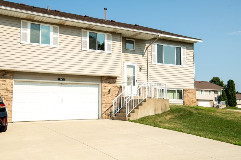 15872 Granada Ave, Apple Valley, MN 55124