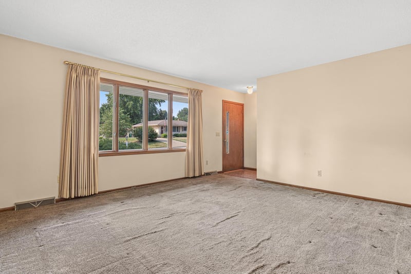 405 Terrace Dr, Roseville, MN 55113