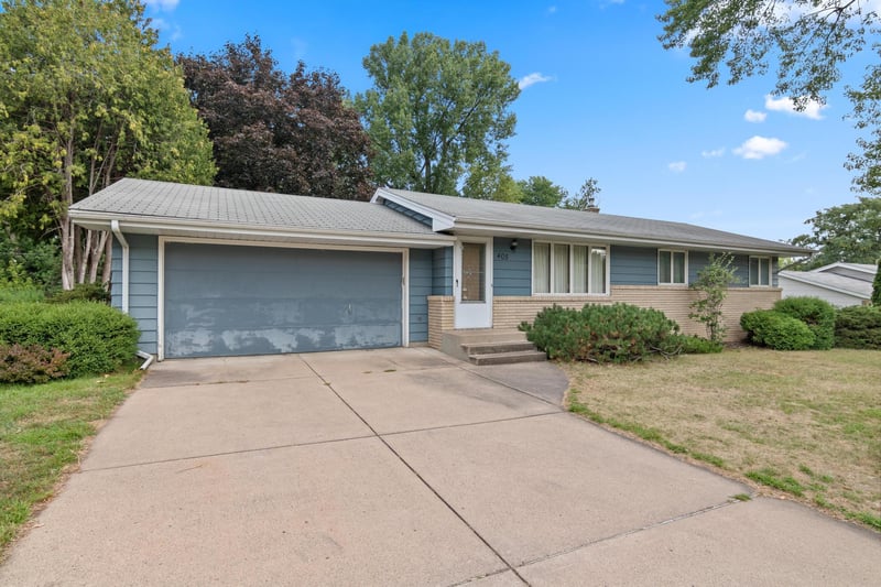 405 Terrace Dr, Roseville, MN 55113