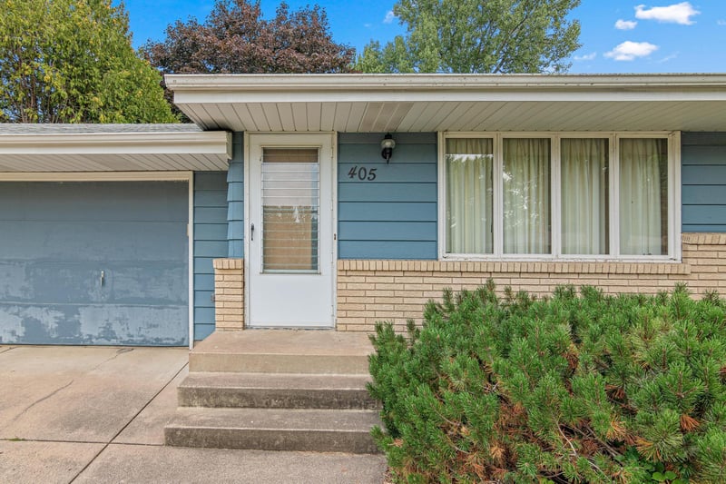 405 Terrace Dr, Roseville, MN 55113
