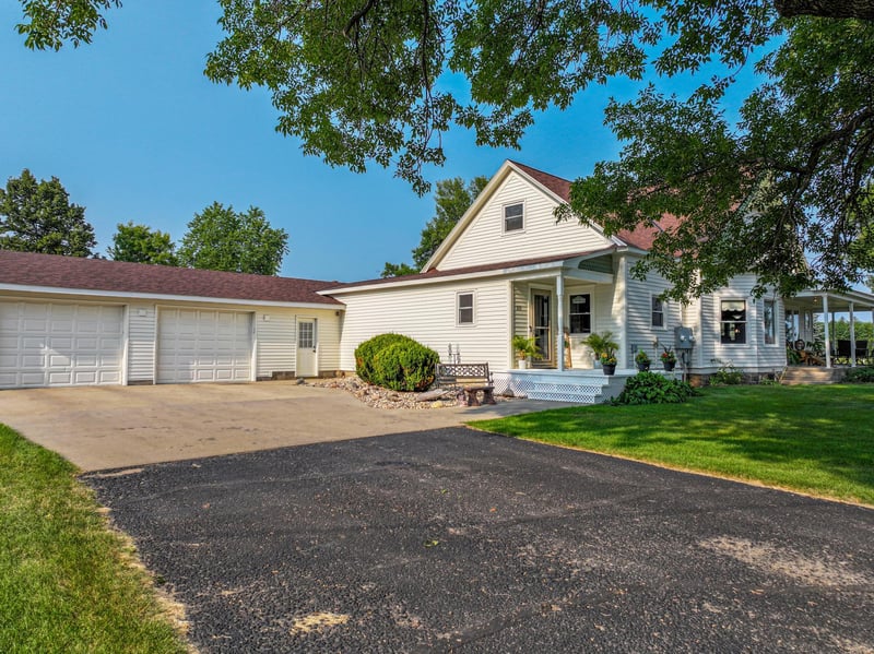 619 Railroad St, Villard, MN 56385