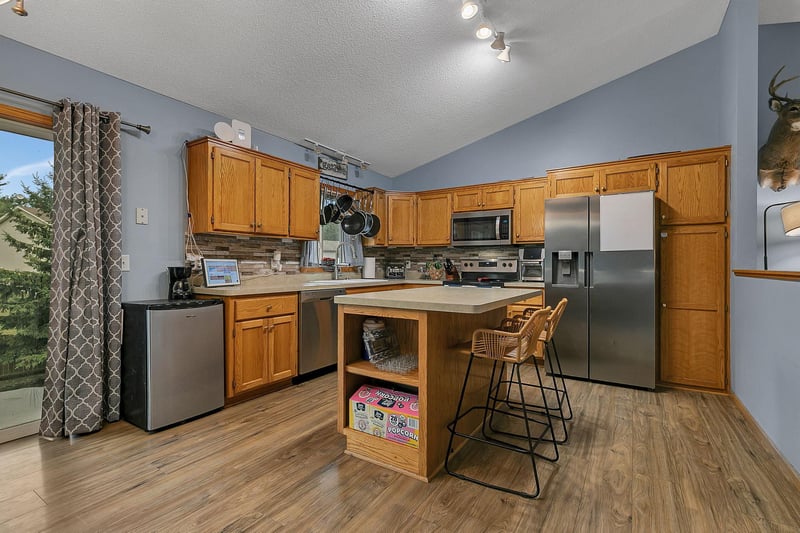 405 12th Ave NW, Isanti, MN 55040