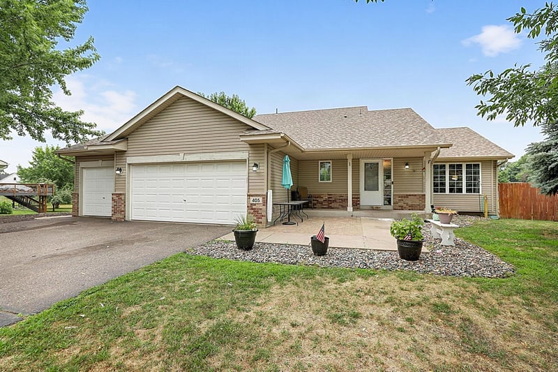 405 12th Ave NW, Isanti, MN 55040