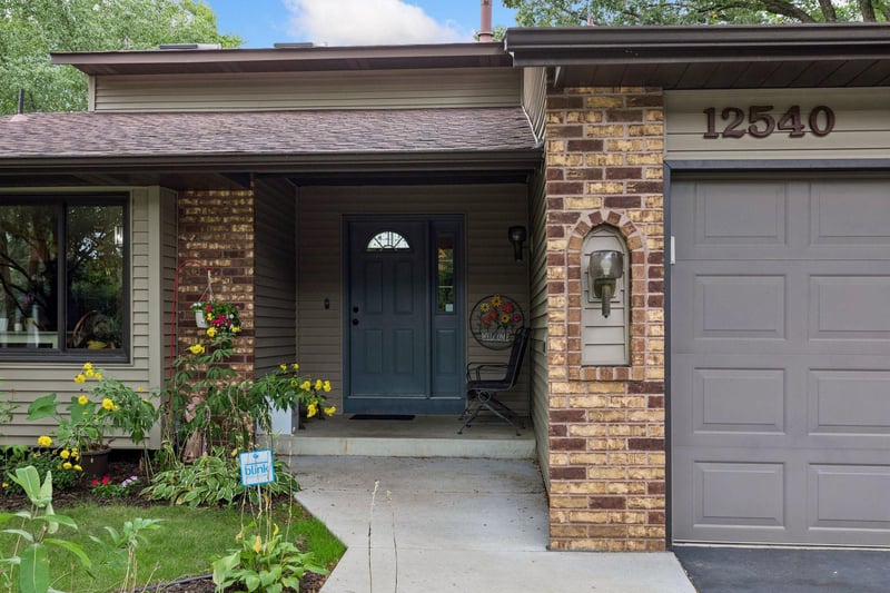 12540 Everest Ct W, Apple Valley, MN 55124