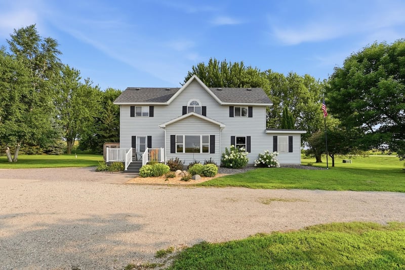 7520 County Road 9 NE, Willmar, MN 56201