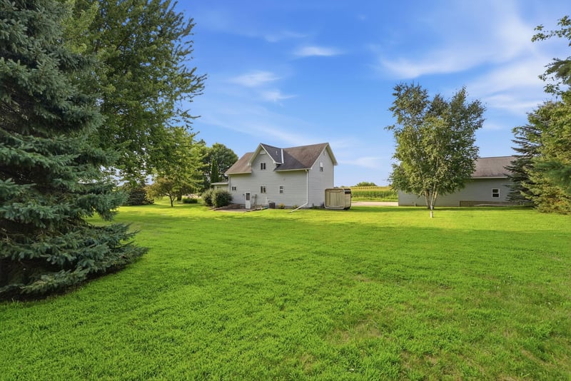 7520 County Road 9 NE, Willmar, MN 56201