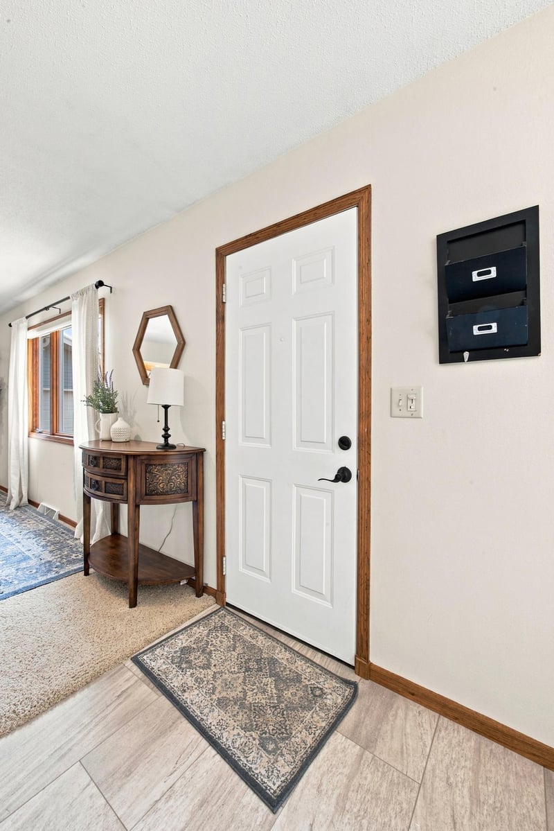 519 Appletree Ln, Moorhead, MN 56560